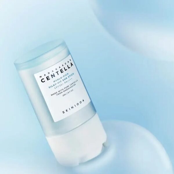 SKIN1004 MADAGASCAR CENTELLA HYALU-CICA SILKY-FIT SUN STICK